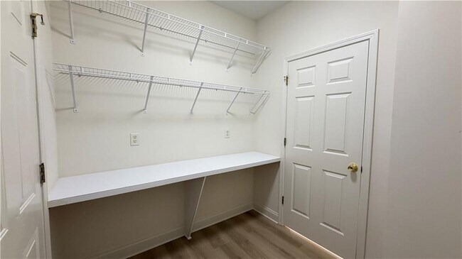 Building Photo - 4005 Lost Oak Ct