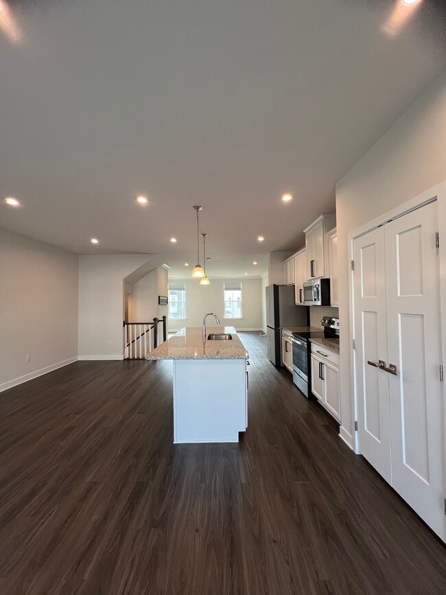 Building Photo - 272 Sugar Maple Square
