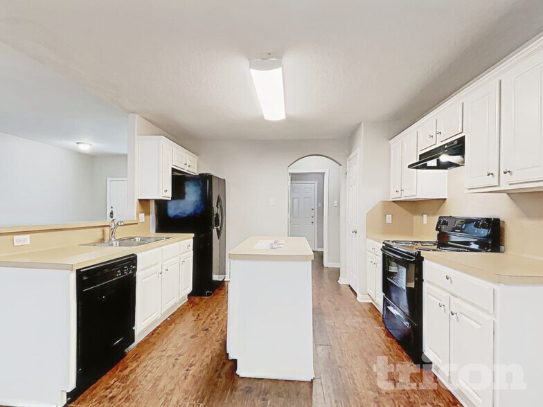 Building Photo - 220 Kellyn Ct