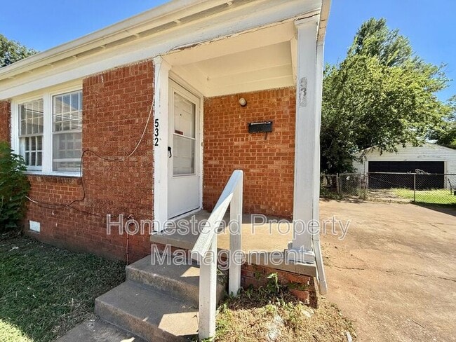 Building Photo - 532 E Indian Dr