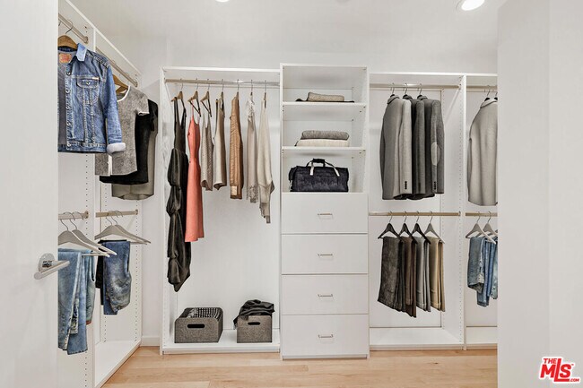 Building Photo - 1306 Cabrillo Ave