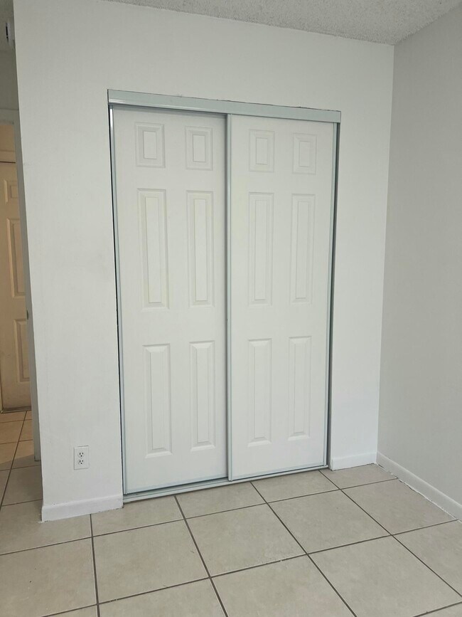 Building Photo - 1174 The 12th Fairway