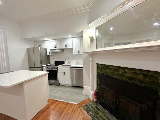 Primary Photo - 126 Englewood Ave