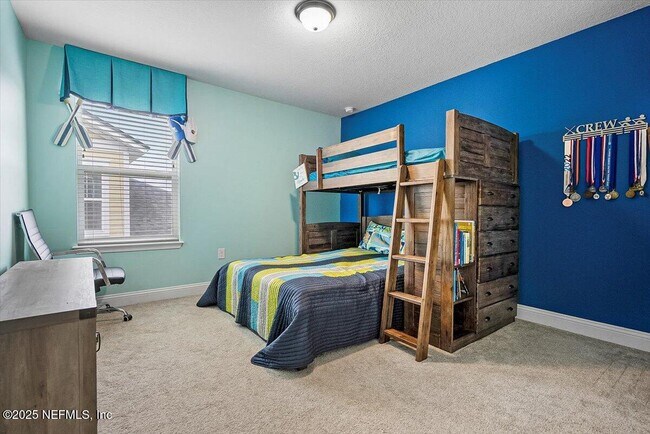 Building Photo - 227 Daydream Ave