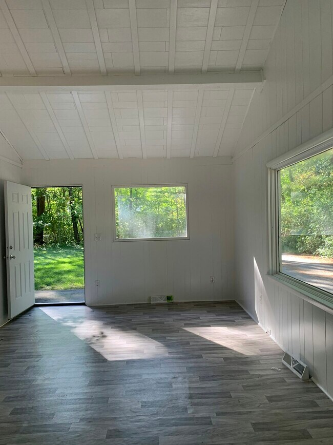 Building Photo - 4472 Brott Rd