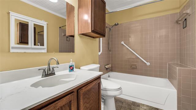 Building Photo - 1407 Broadmoor Dr