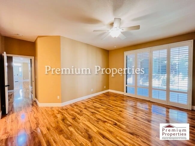 Building Photo - Beautiful 2BD/2BA Condo Unit in the Gated ...