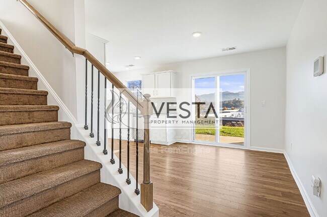 Building Photo - 30 Benedict Ln