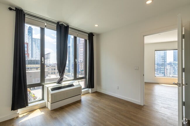 1BR, 1BA - 700-800SF - Steel Haus