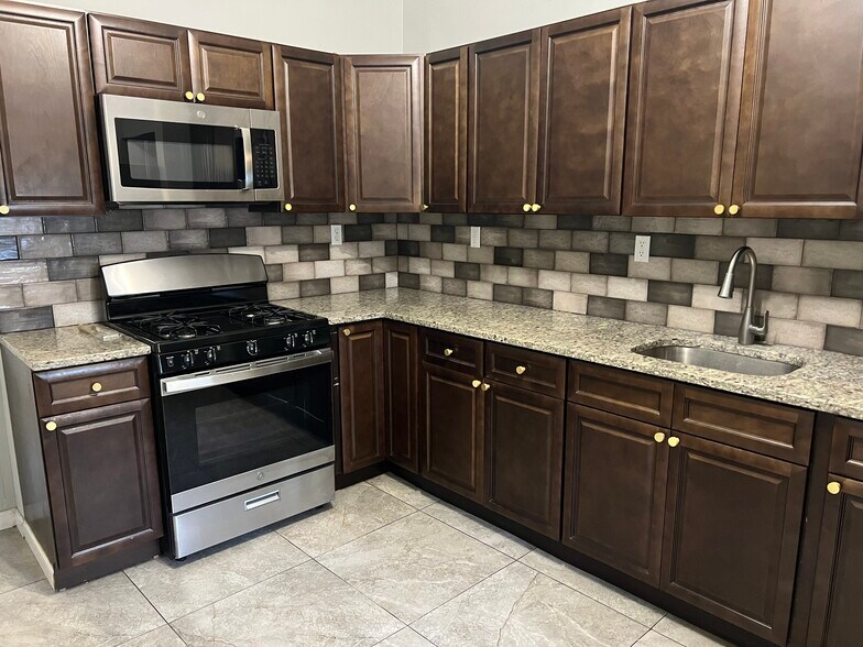 Kitchen Stove - 15 William St