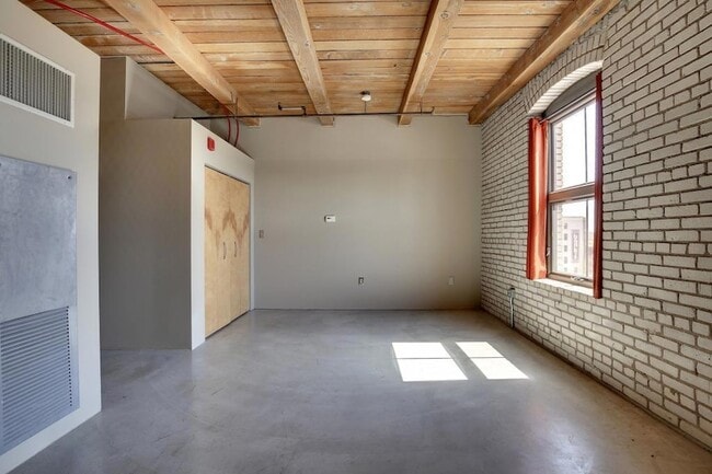 Building Photo - 127 5th St NE