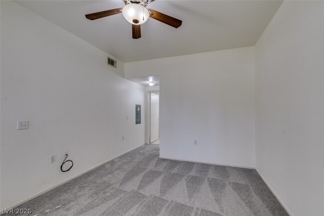 Building Photo - 3400 Cabana Dr