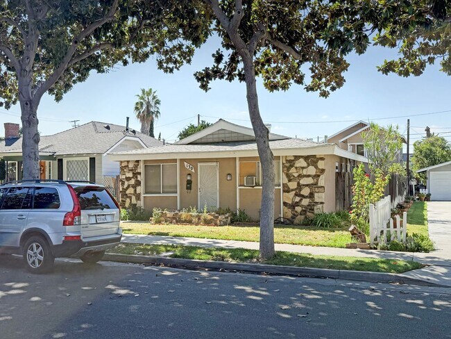 Building Photo - Residential Apartment near Downtown Fullerton