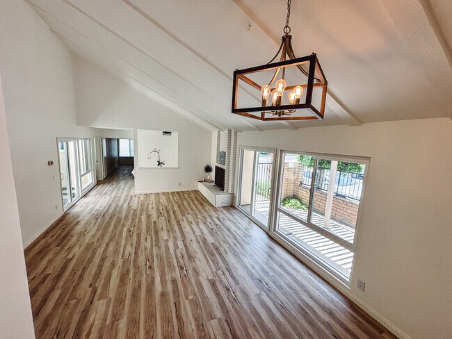 Building Photo - 29 Almond Tree Ln