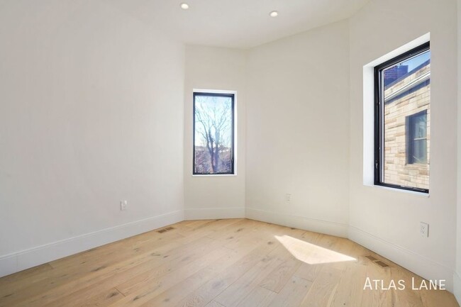 Building Photo - Professionally Managed// 3 bedroom 3 bathr...