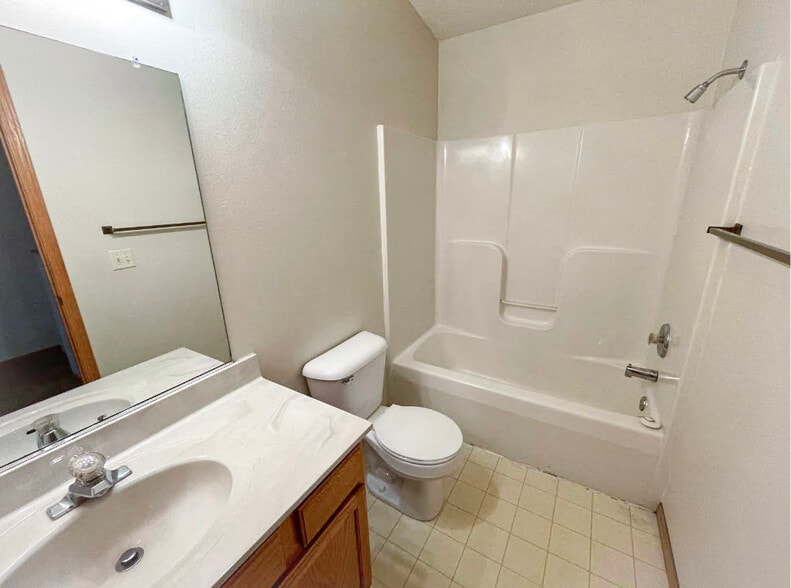 Building Photo - 320 Scheidler Rd