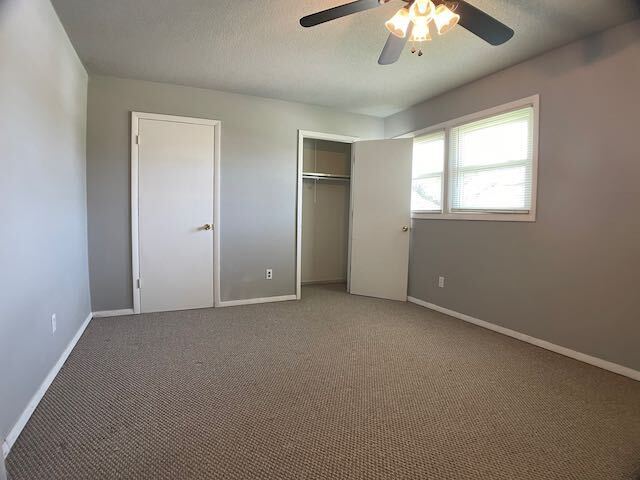 Building Photo - Duplex in Bartonville