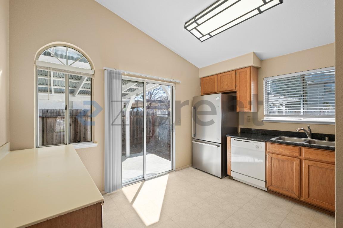 Building Photo - 1205 Silk Oak Dr