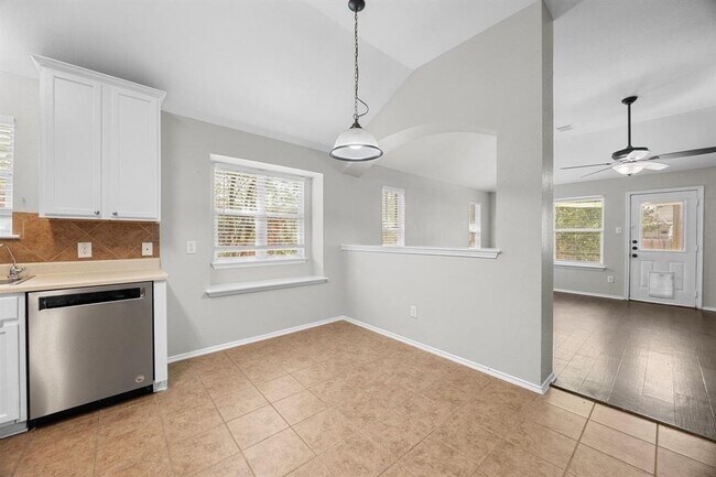 Building Photo - 119 Aguilar Dr