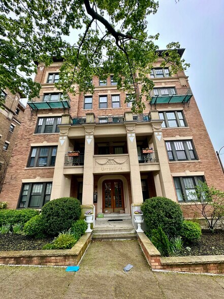 Building Photo - 456 Park Dr