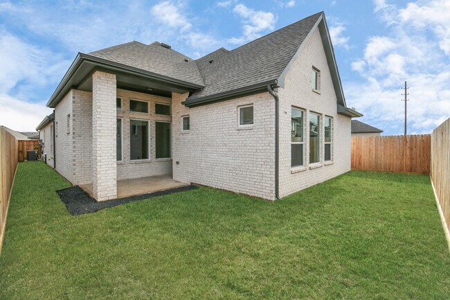 Building Photo - 211 Amaranth Wy