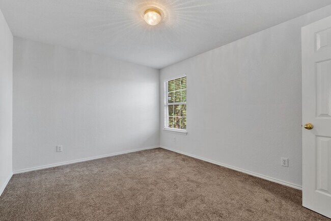 Building Photo - 26803 Sparrow Ridge