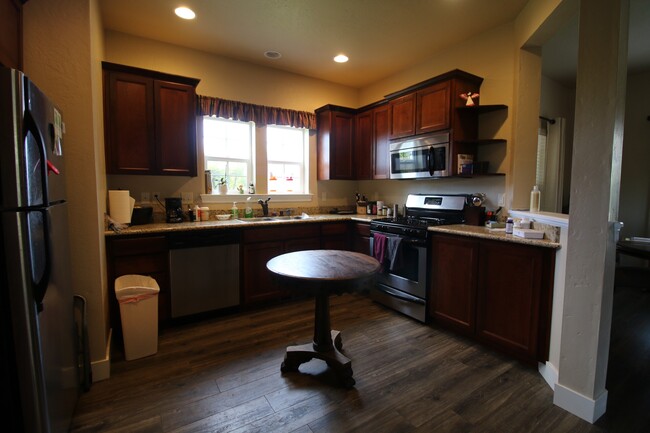 Building Photo - 3610 Jerome Ln