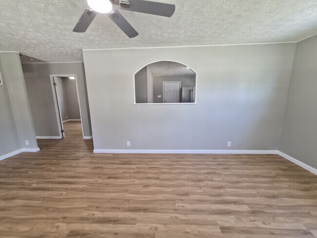 Building Photo - 464 Carol Dr