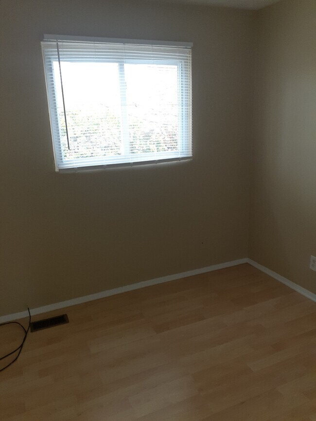 Building Photo - 10893 Birchridge Dr
