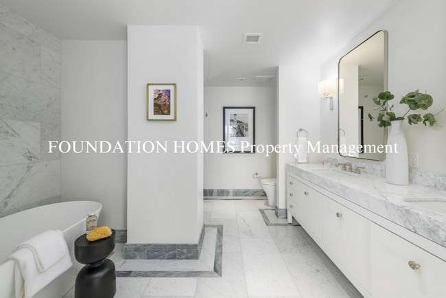 Building Photo - Luxury 2BD/2BA Condo at Union House!  Panoramic Views!  Doorman!  A/C!  FOUNDATION HOMES