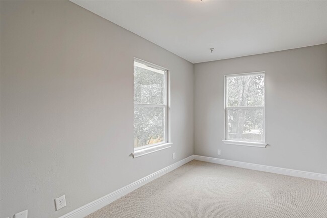 Building Photo - 5611 Nina Lee Ln