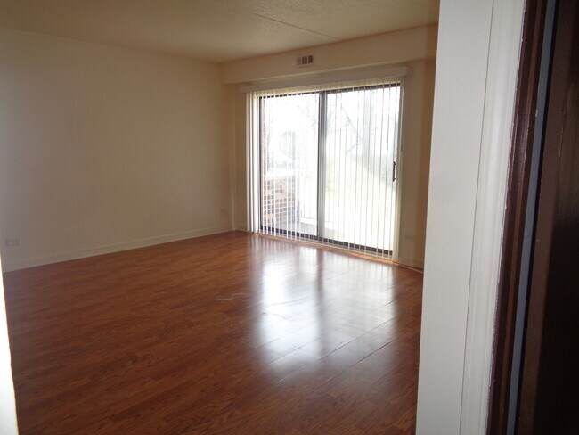 Building Photo - 14785 Lake View Dr