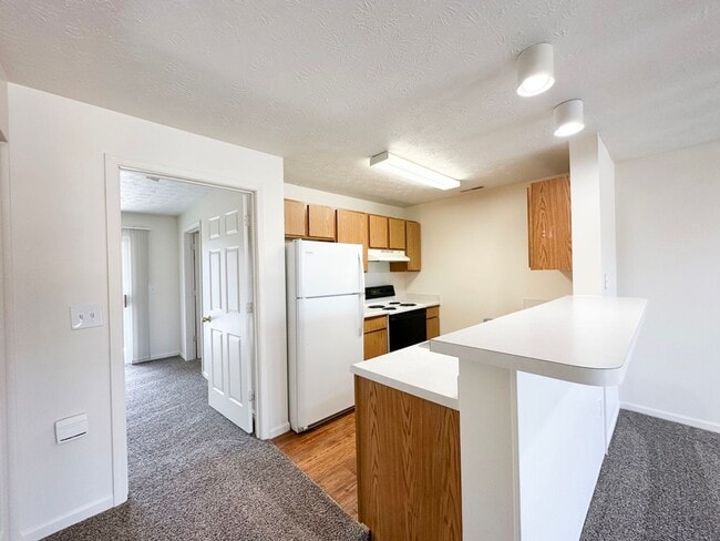 Building Photo - Adrian College Less than 2 miles away*********** Sand Creek 1 Bedroom*************Rent $999/month