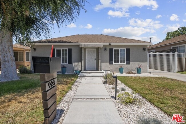 Building Photo - 923 W Orange Grove Ave