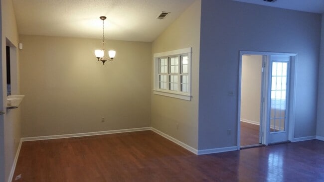 Building Photo - GA Town Home