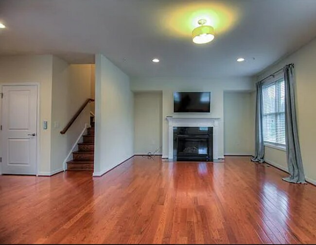 Building Photo - 3910 Village Commons Walk