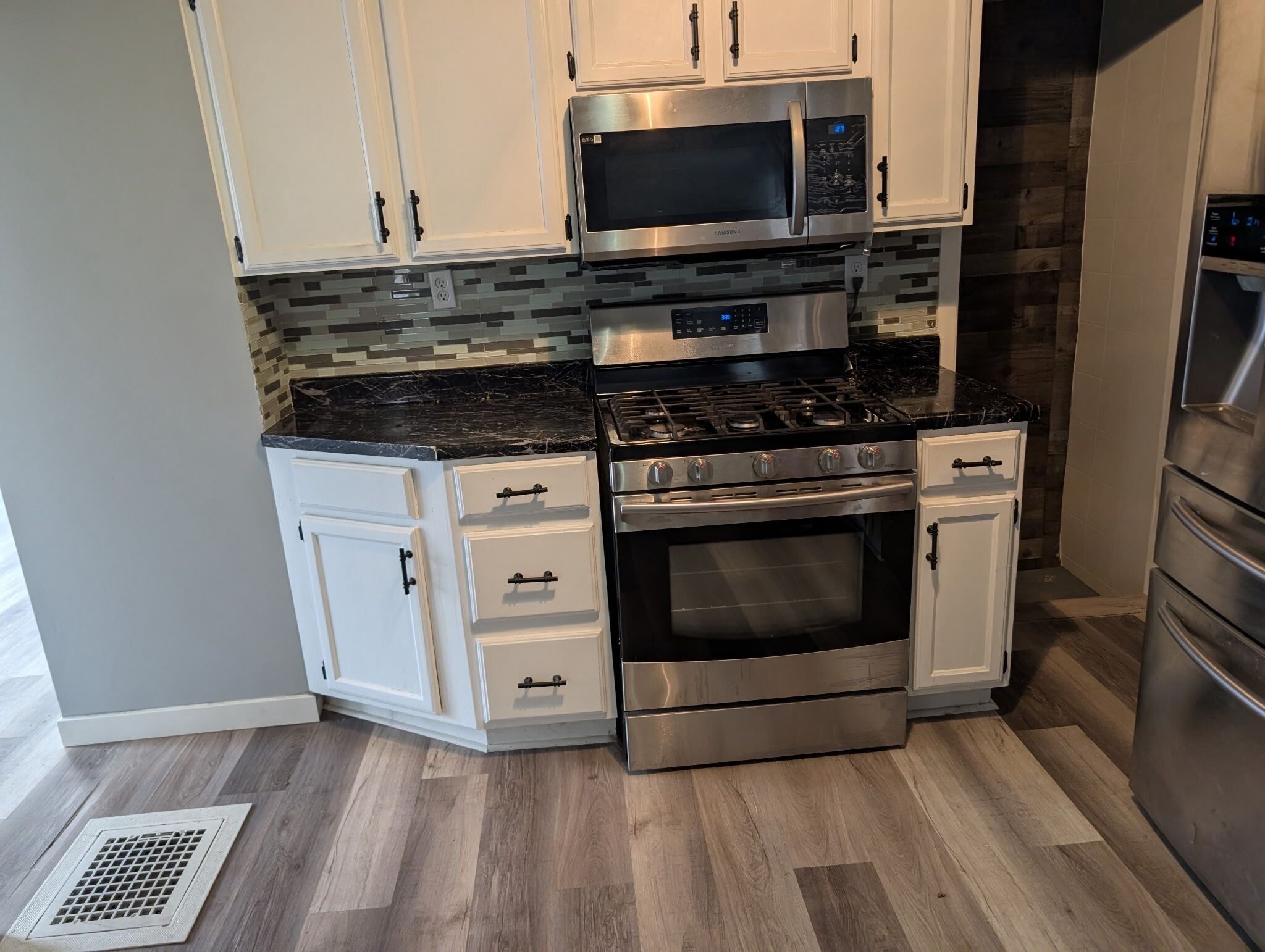 Building Photo - 1219 Burton St