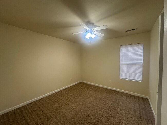 Building Photo - Cozy Private Living in Suffolk