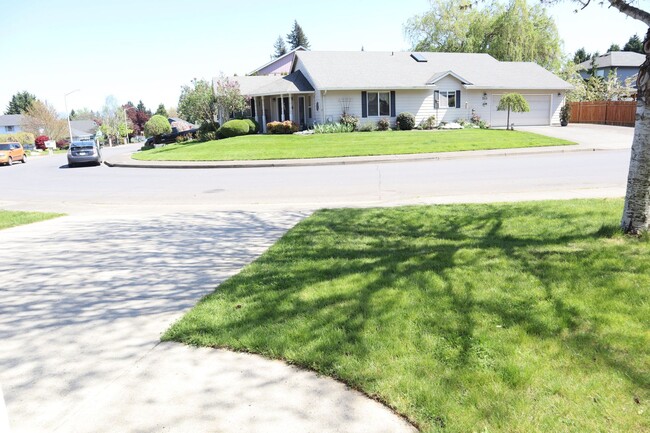 Building Photo - 7218 NE 65th Pl