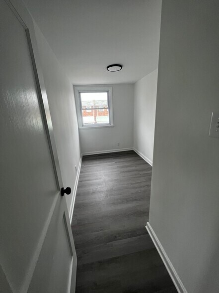 Bedroom - 817 Hughes St