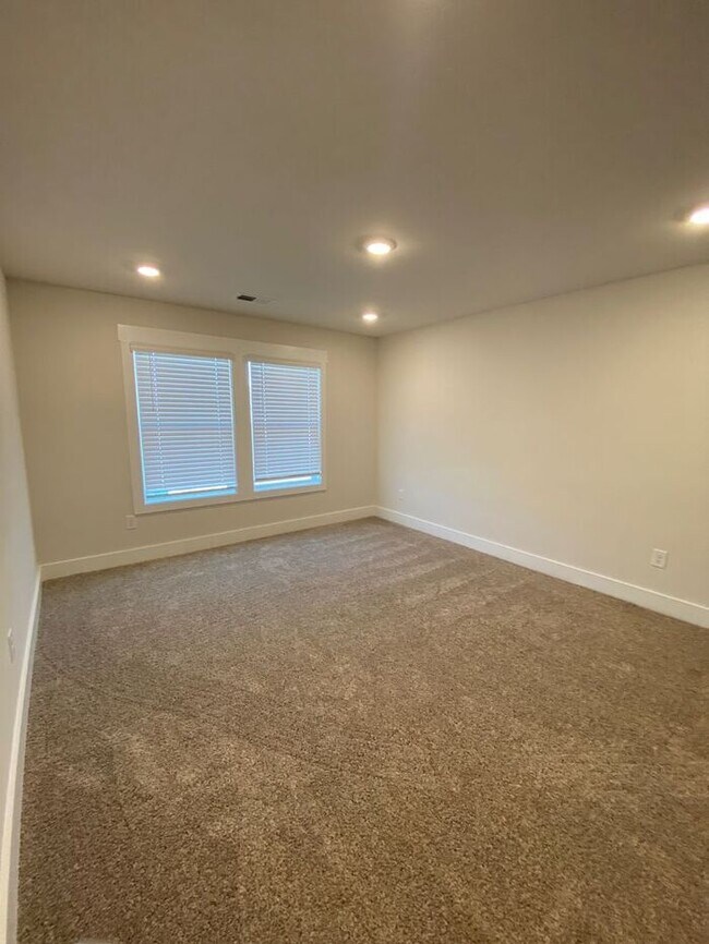 Building Photo - **Coming Soon! **Gorgeous and spacious!