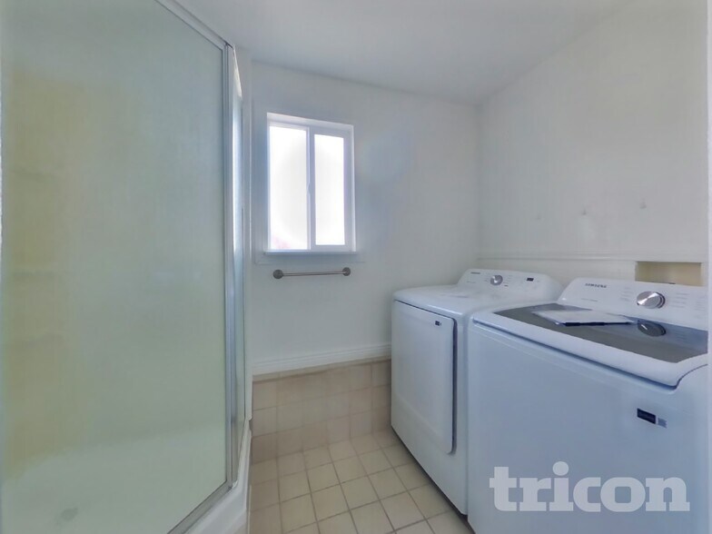 Building Photo - 5447 Midland Dr