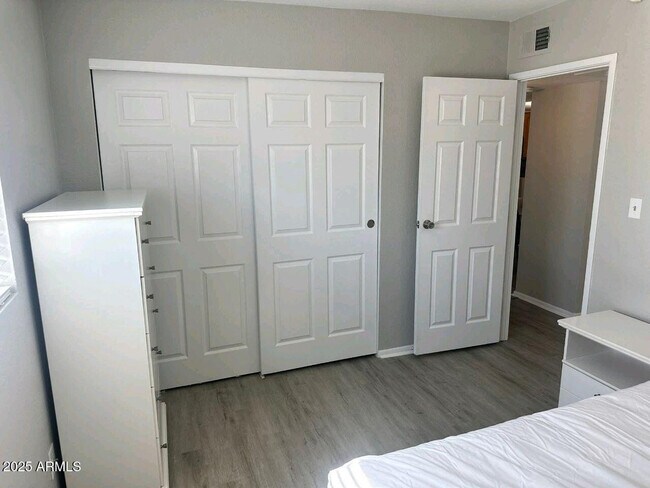 Building Photo - 1745 E Glenn St