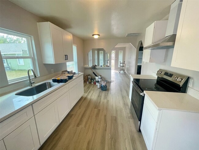 Building Photo - 504 N 8th St