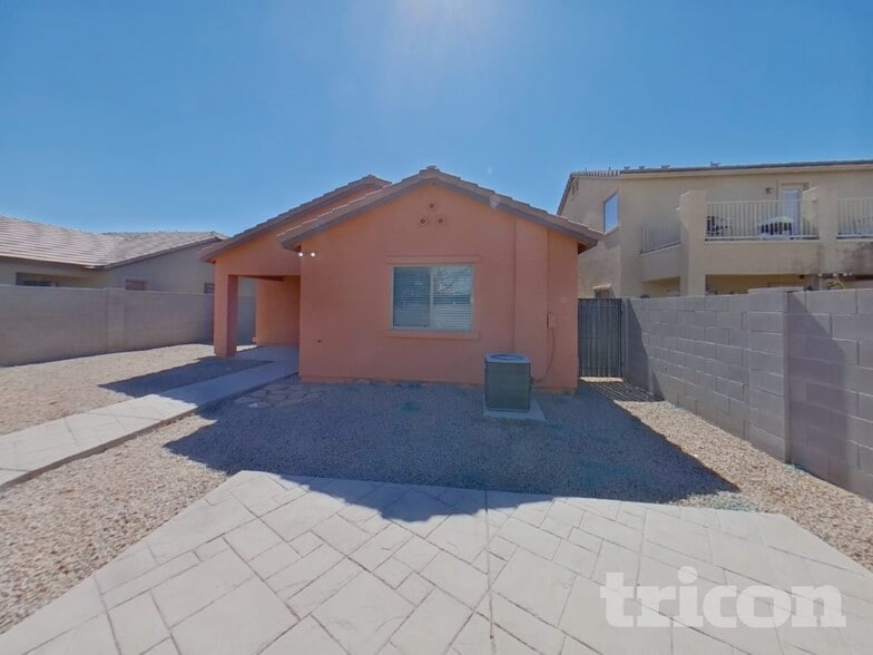 Building Photo - 35770 W Velazquez Dr