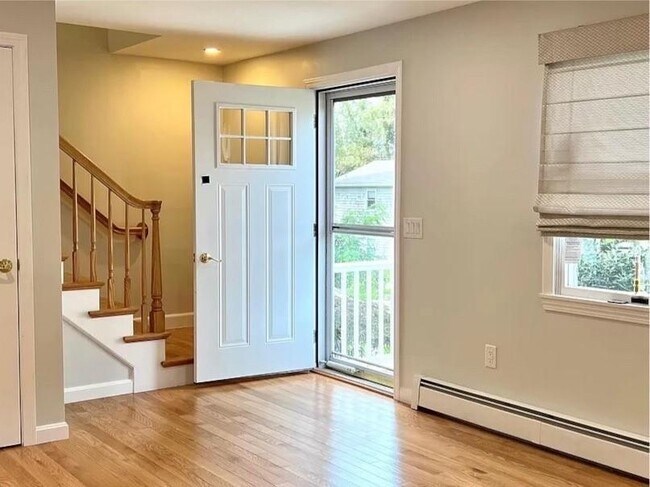 Building Photo - 14 Summer St