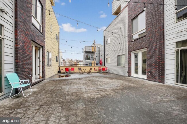 Building Photo - 1535 N Philip St