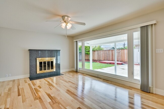 Building Photo - Fully Remodeled Single-Family Home Near Ap...