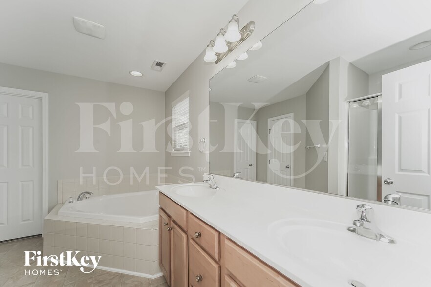 Building Photo - 16618 Grassy Creek Dr