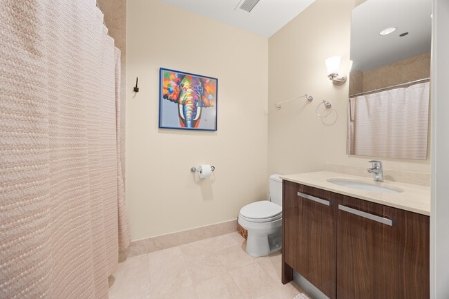 Building Photo - 10 E Delaware Pl